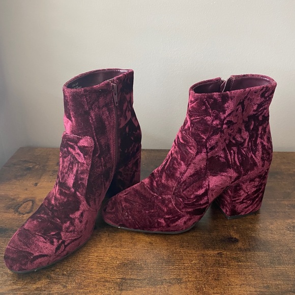Gianni Bini Plum Velvet Heel Ankle Boots - Picture 4 of 7
